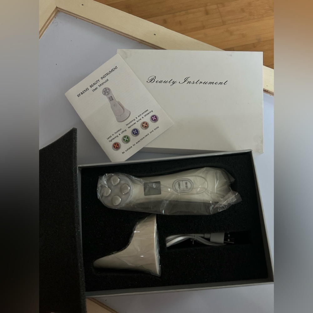 RF & EMS beauty wand multi colored lights